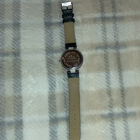 Isaac Mizrahi Live Watch Black Leather Band NWOT - Picture 4 of 4